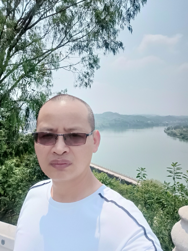 随缘随性的第一张照片--南阳相亲服务中心