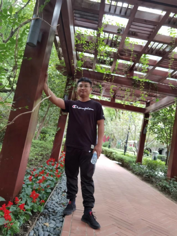 会飞的鱼的第一张照片--南阳相亲服务中心