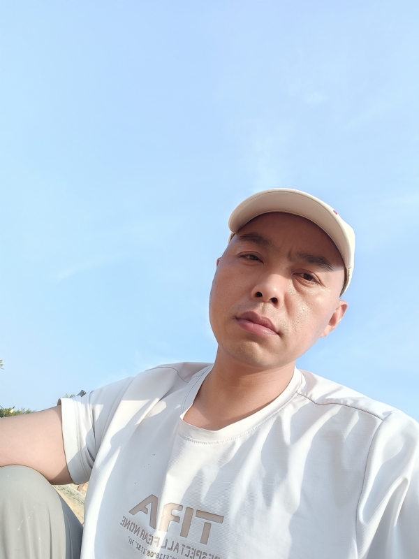 哥哥的第一张照片--南阳相亲服务中心